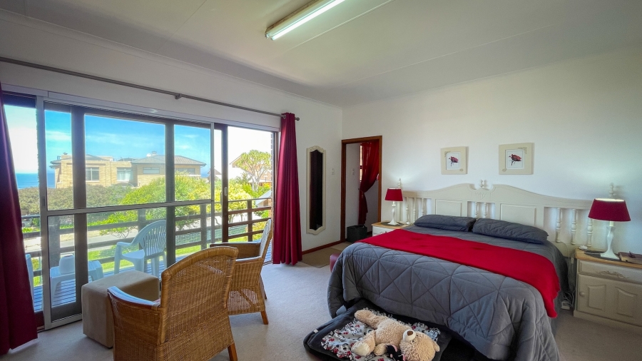5 Bedroom Property for Sale in Glentana Western Cape